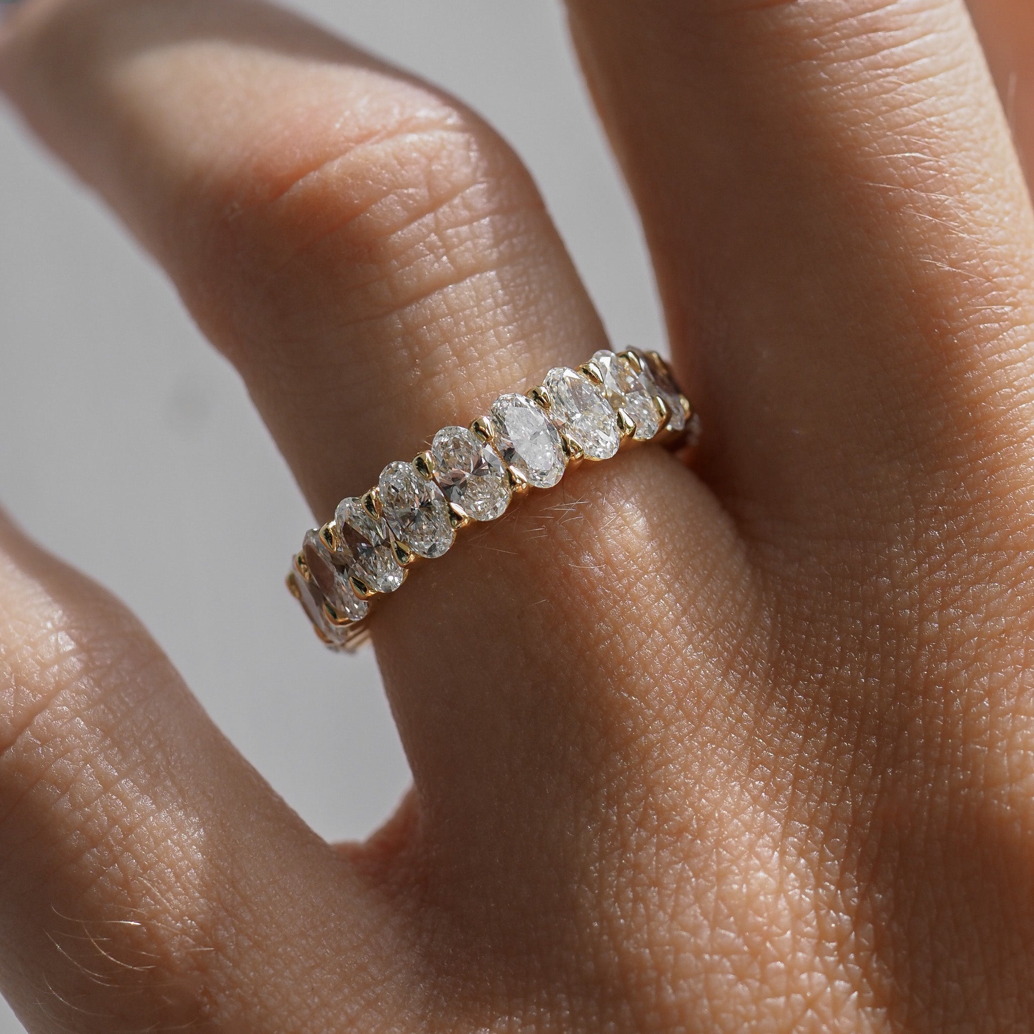 Everyday Elegance: How to Effortlessly Style Tennis Bracelets and Sculptural Cuffs