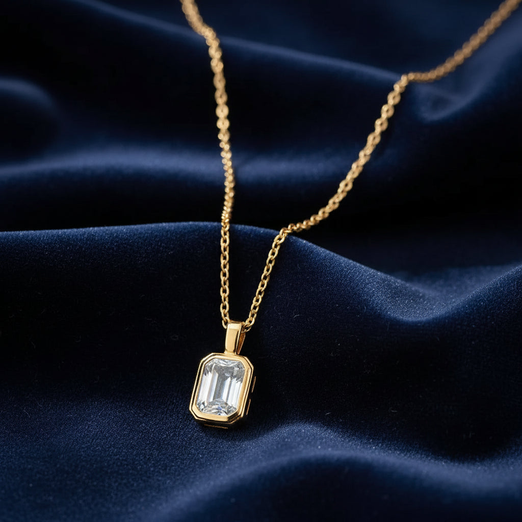 Emerald Bezelle Pendant