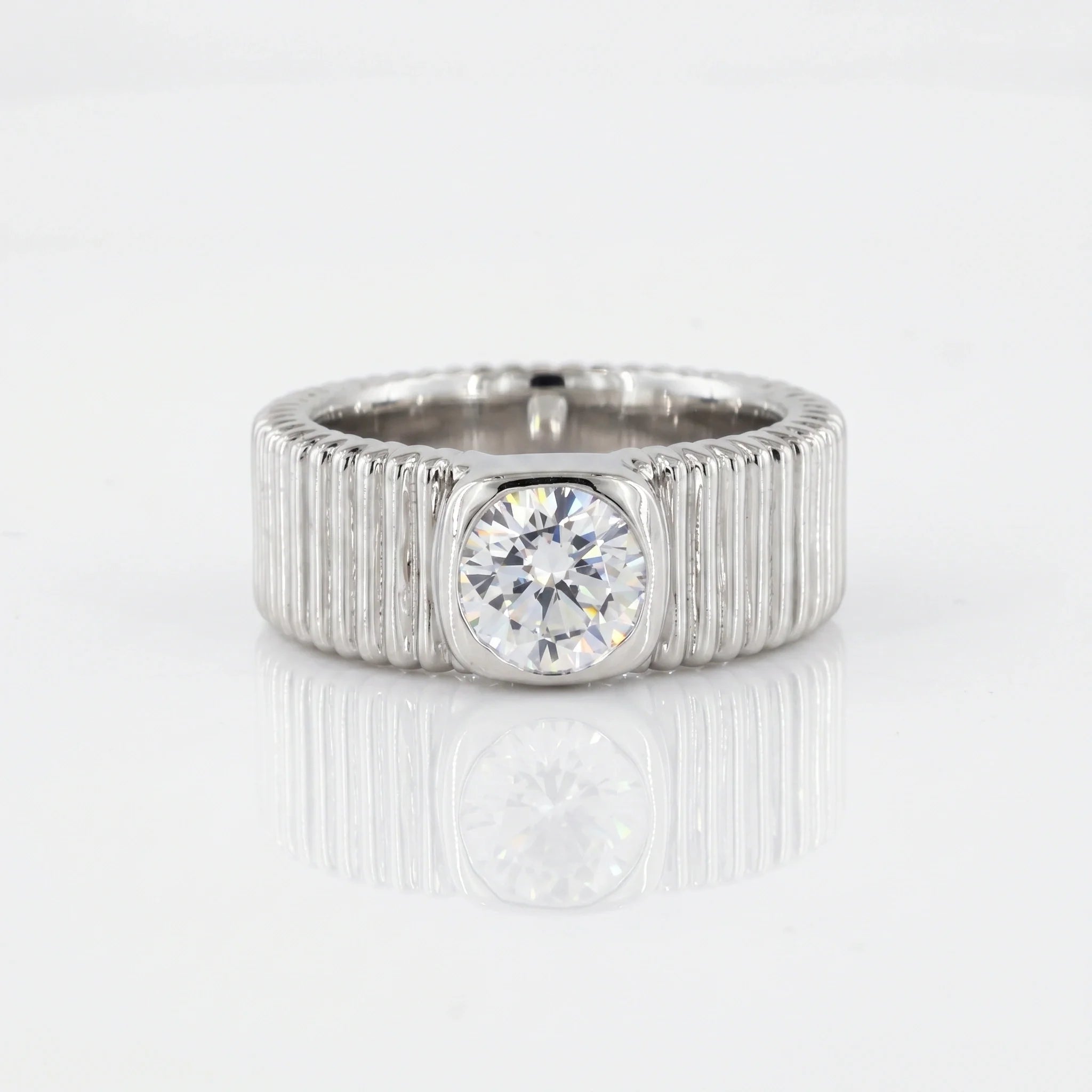 Silver Ribbed Crest Solitaire Ring