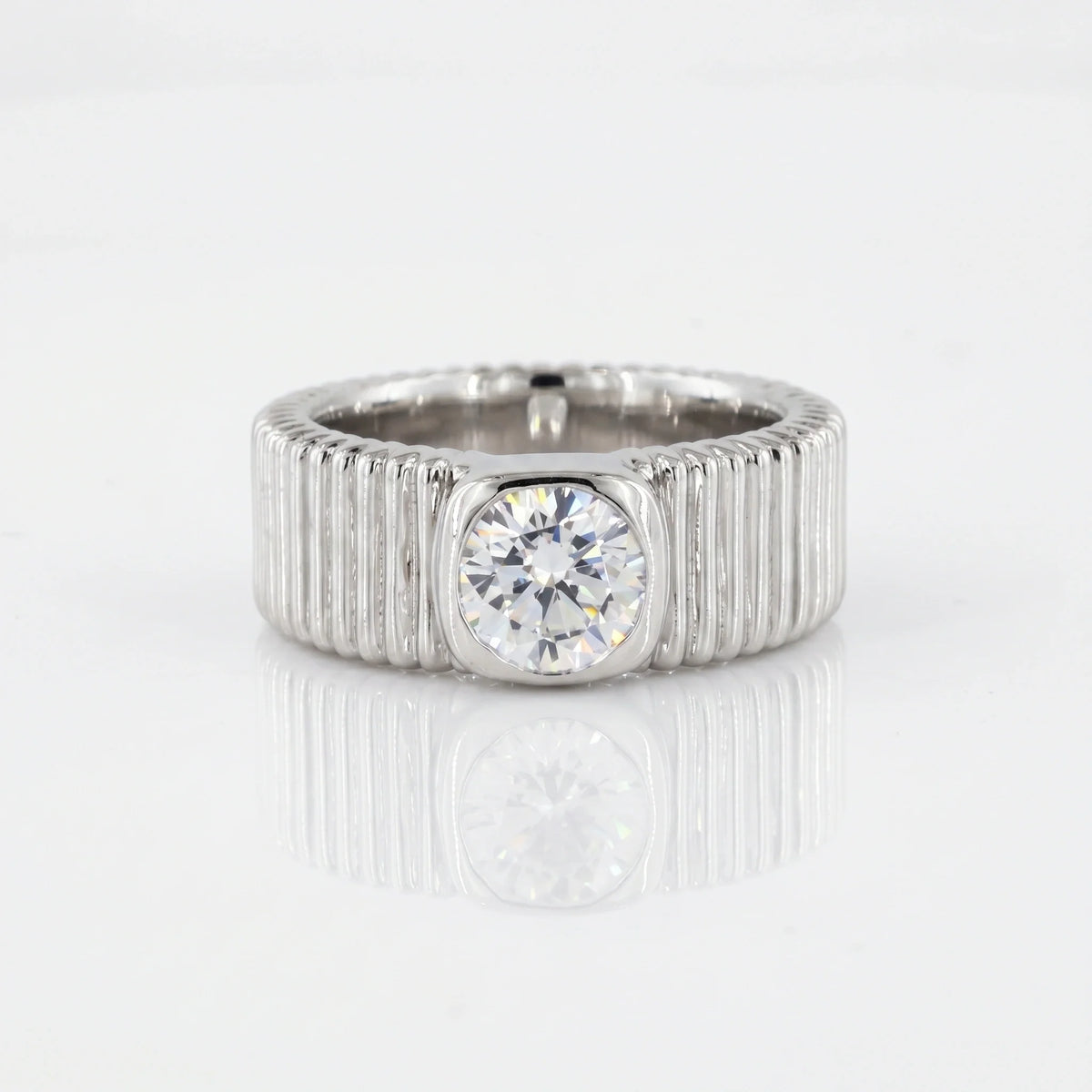 Silver Ribbed Crest Solitaire Ring