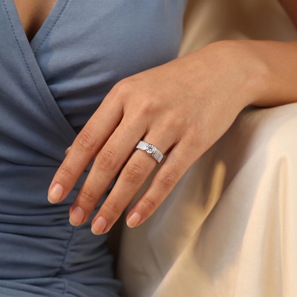 Silver Ribbed Crest Solitaire Ring