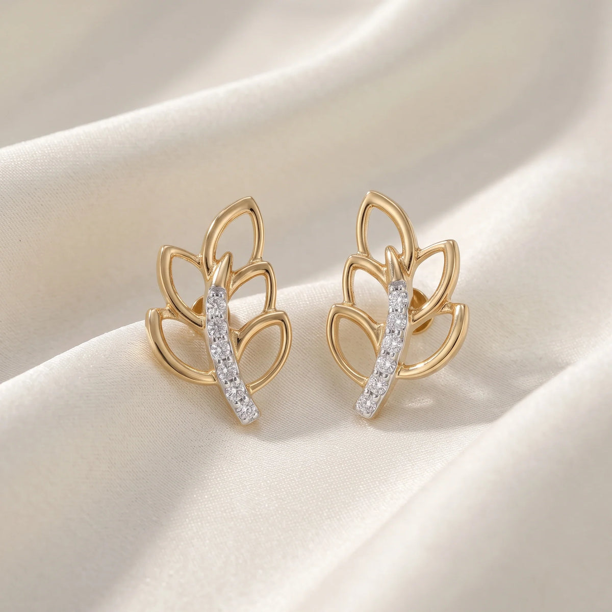 Gold Laurel Light Stud Earrings